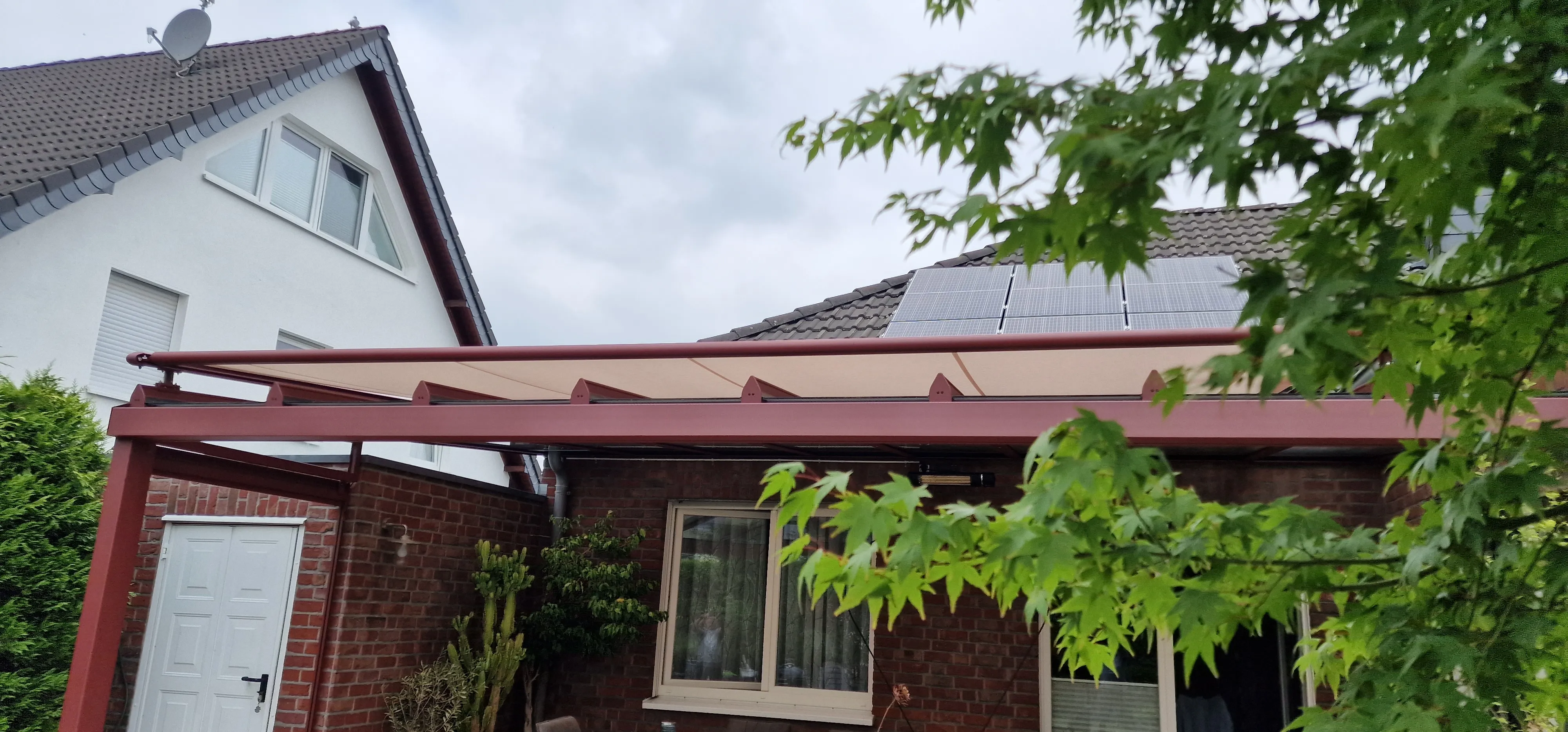 Moderner Wohnwintergarten am Niederrhein – Montage in Moers durch Bauelemente Wigezzy