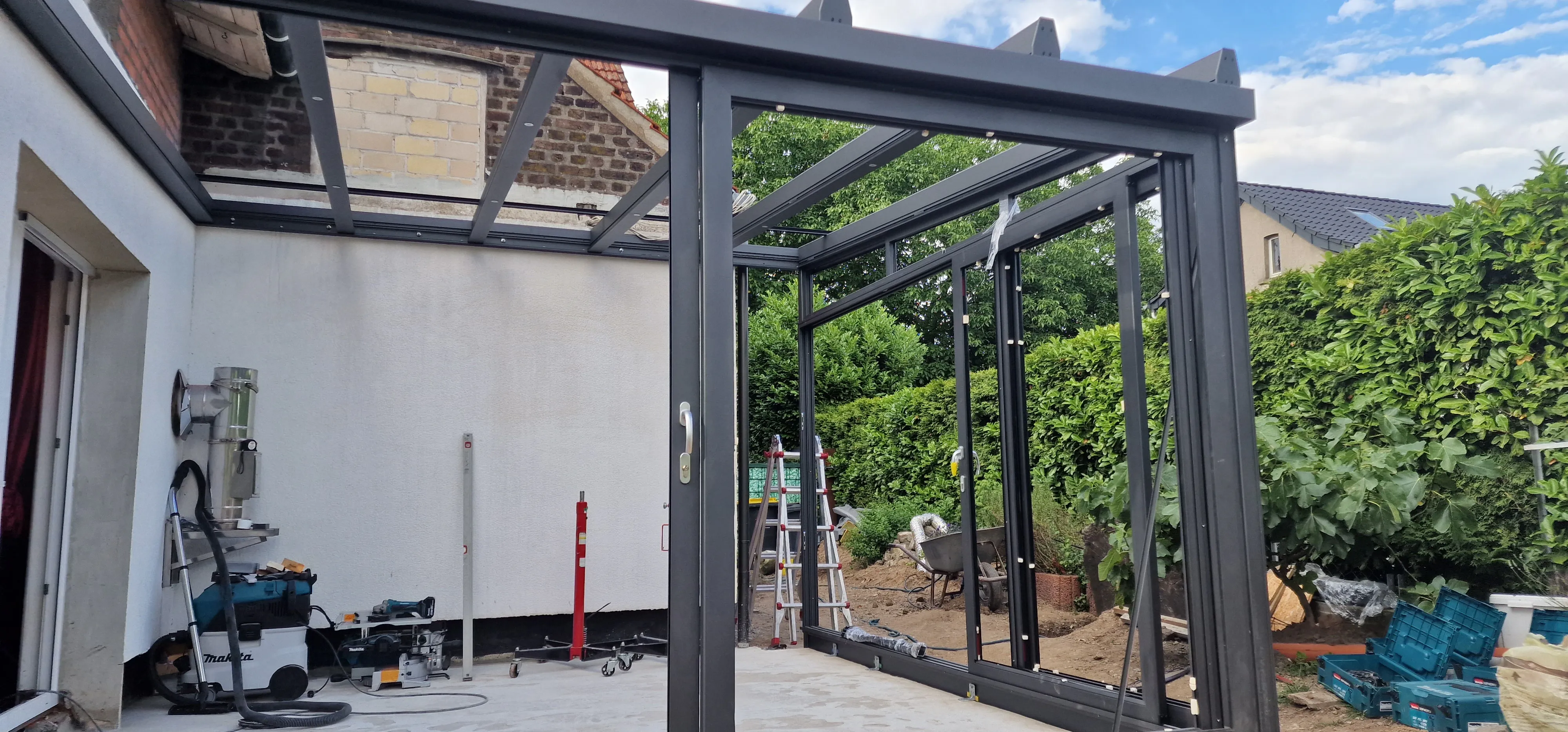 Aluminium-Terrassenüberdachung am Niederrhein – Montage in Rheinberg durch Bauelemente Wigezzy