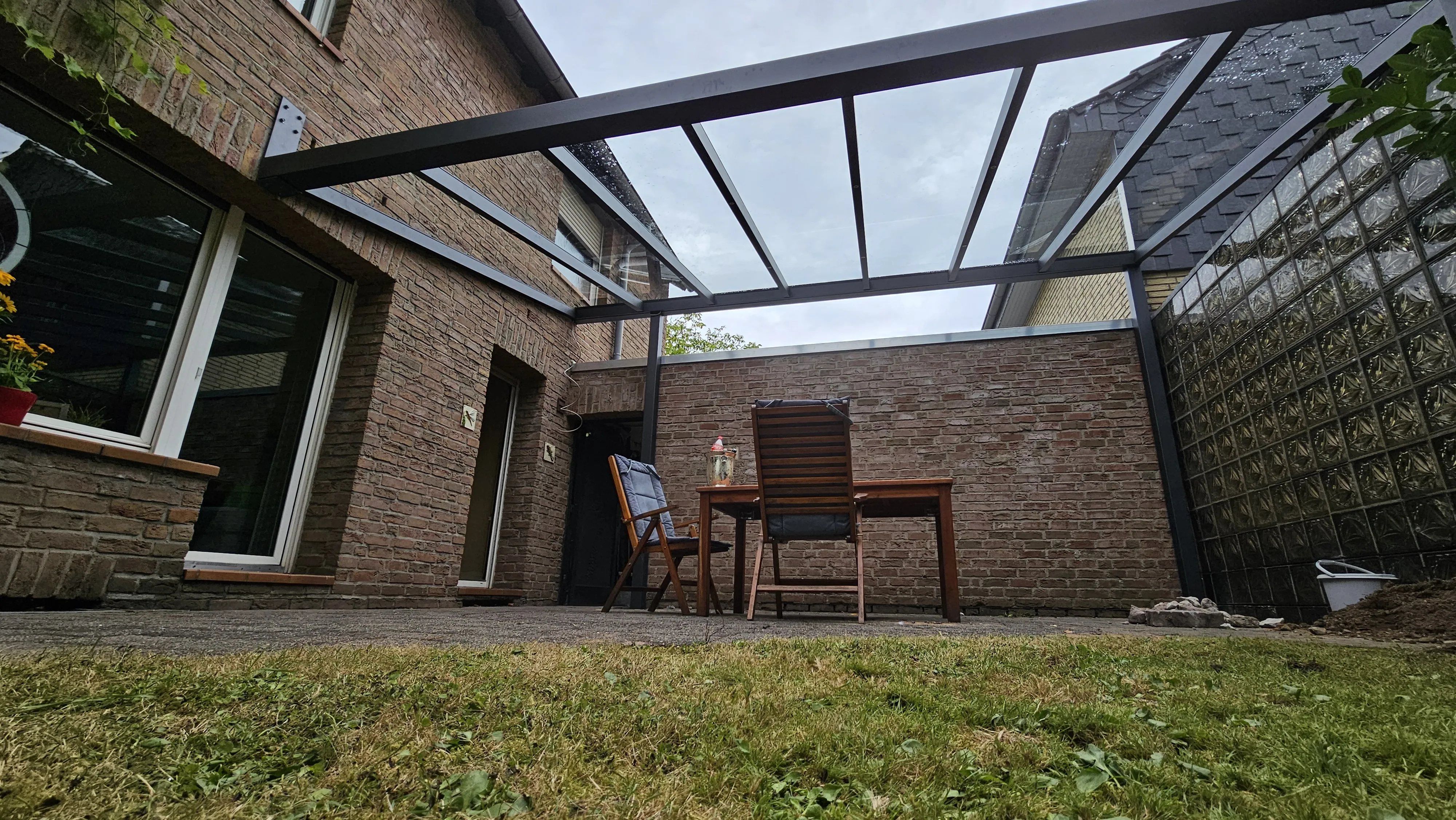 Insektenschutz und Sonnenschutz am Niederrhein – Montage in Alpen durch Bauelemente Wigezzy