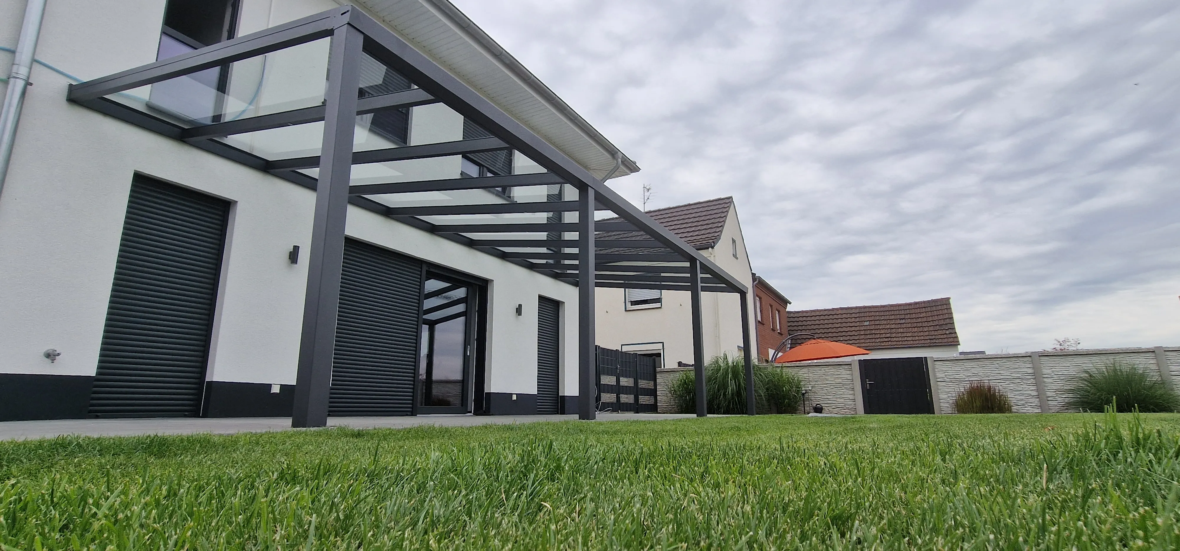 Made-to-measure aluminium roof structure in the Lower Rhine region – installed in Duisburg by Bauelemente Wigezzy